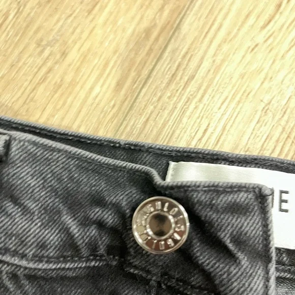 AGOLDE Black Riley High Rise Straight Crop
Distressed Stretch - Picture 5 of 9